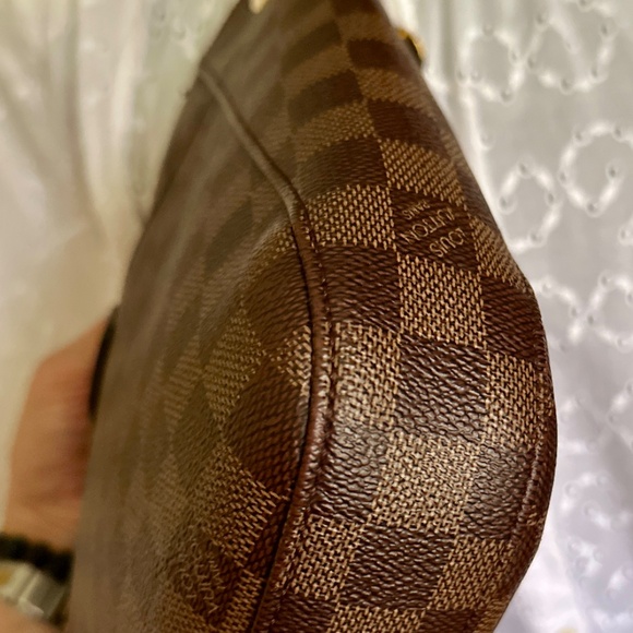 Louis Vuitton South Bank Besace Crossbody - Picture 7 of 17